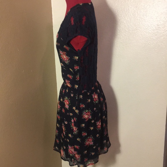 GUC A&F Floral Lace Dress - Picture 4 of 7